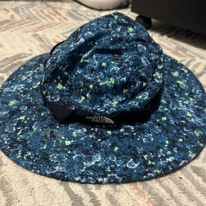 Boys The North Face Blue and Green Speckled Hat